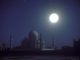 Name:  eliot-elisofon-the-taj-mahal-at-night-with-bright-full-moon[1].jpg
Views: 175
Size:  3.2 KB
