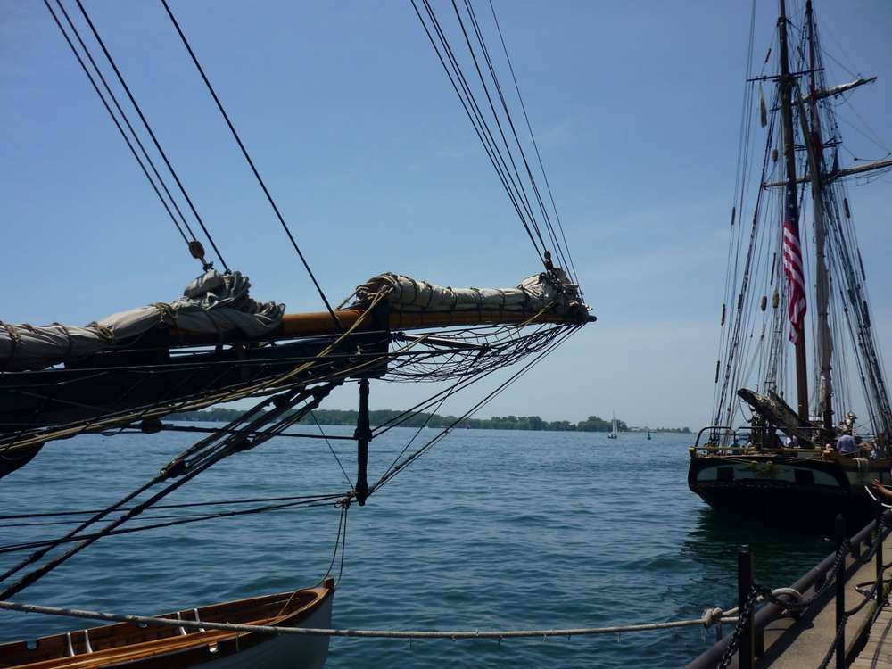 Name:  2 ships.jpg
Views: 318
Size:  78.7 KB
