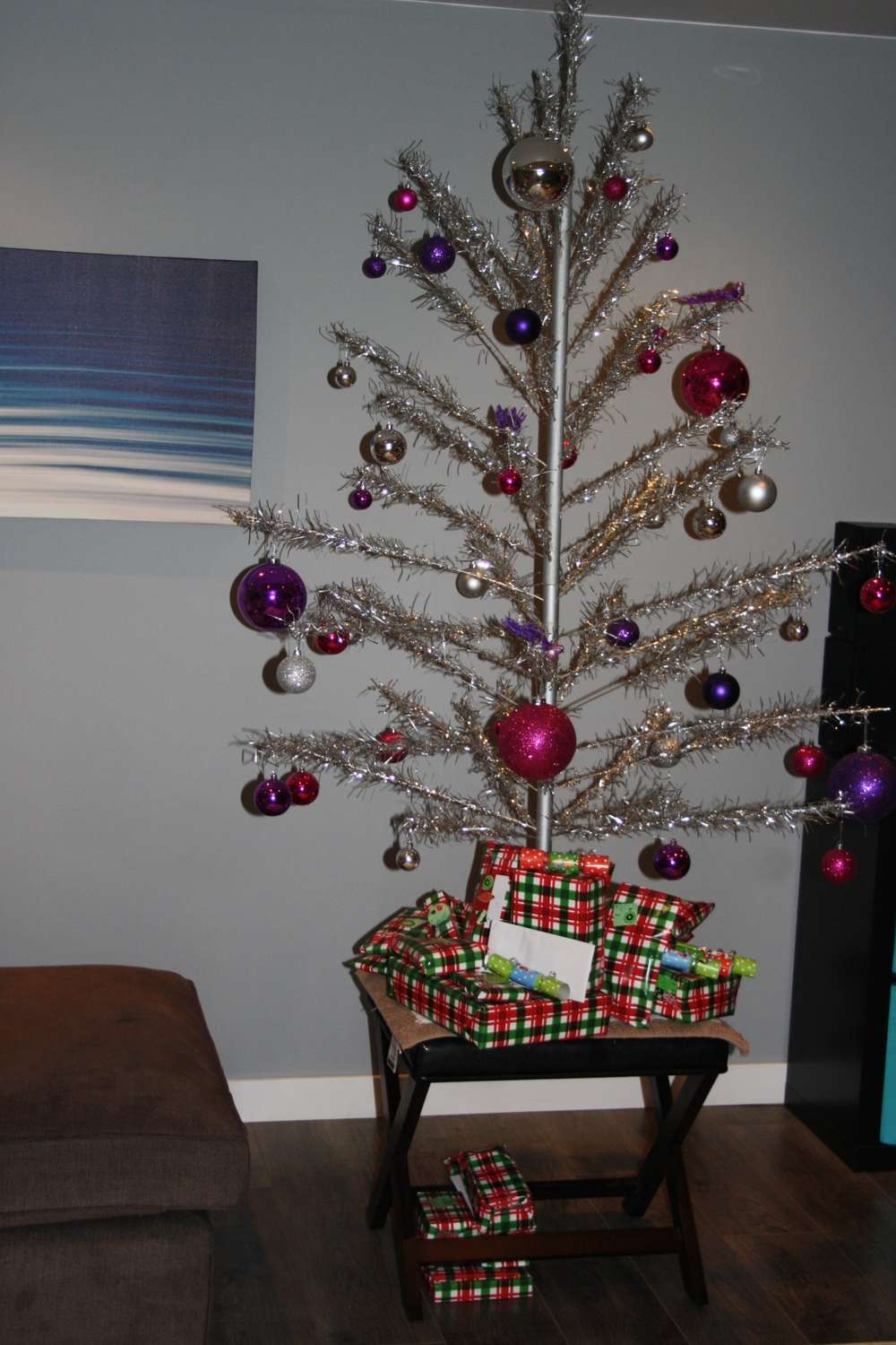 Name:  tinsel tree and table 001.jpg
Views: 113
Size:  120.0 KB