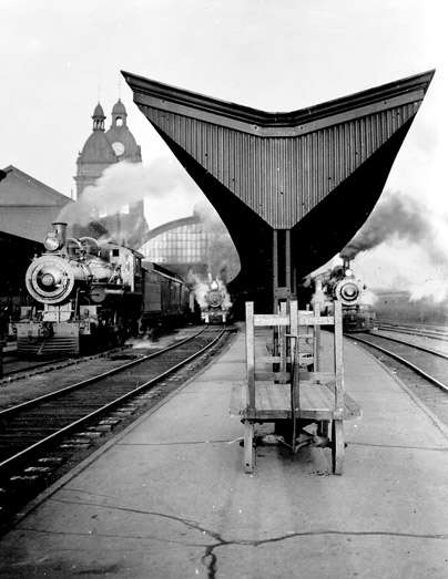 Name:  Trains-arriving-at-Old-Union-Station.jpg
Views: 296
Size:  27.9 KB
