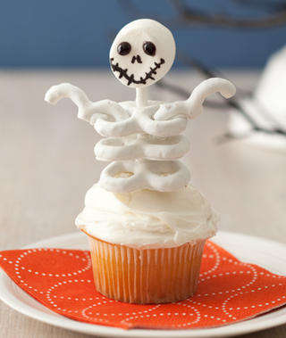 Name:  r1 Skeleton-Cupcakes-Recipe_slideshow_.jpg
Views: 1205
Size:  16.6 KB
