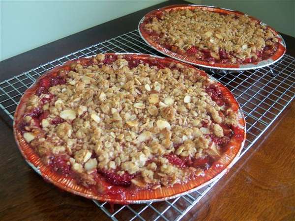Name:  Strawberry-Peach- Crumble Pie.jpg
Views: 196
Size:  49.0 KB