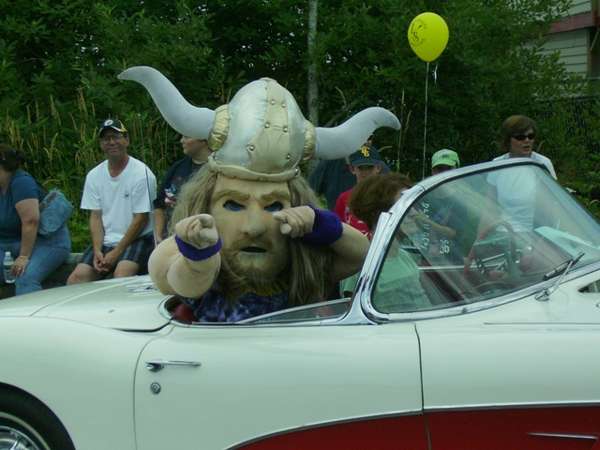 Name:  viking-in-a-corvette-cruises-lake-stevens-aquafest-2009.jpg
Views: 1509
Size:  48.7 KB