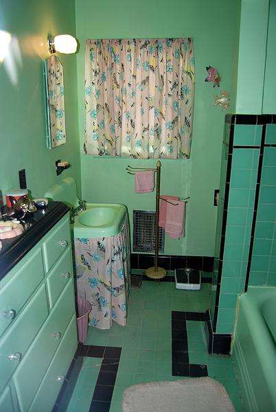 Name:  Aunt Mary's Bathroom.jpg
Views: 124
Size:  51.0 KB