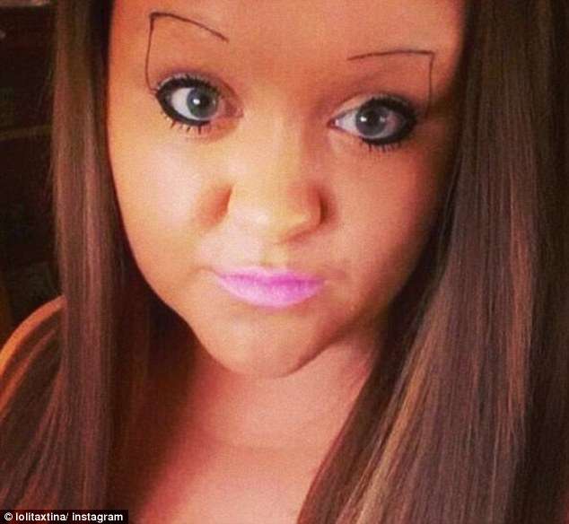 Name:  2A8B981F00000578-3162111-Traditional_arched_brows_are_shunned_in_favour_of_a_bizarre_righ-a-14_1.jpg
Views: 323
Size:  30.3 KB