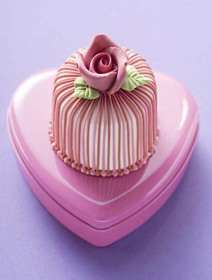 Name:  marzipan-covered_cake_on_pink_chocolate_box_968060.jpg
Views: 278
Size:  49.3 KB